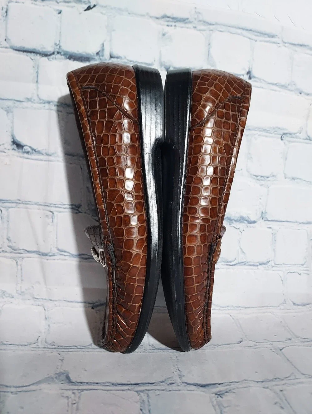 SAS Women's US 9.5 NARROW Metro Cognac Brown Horsebit Croc Embossed Leather